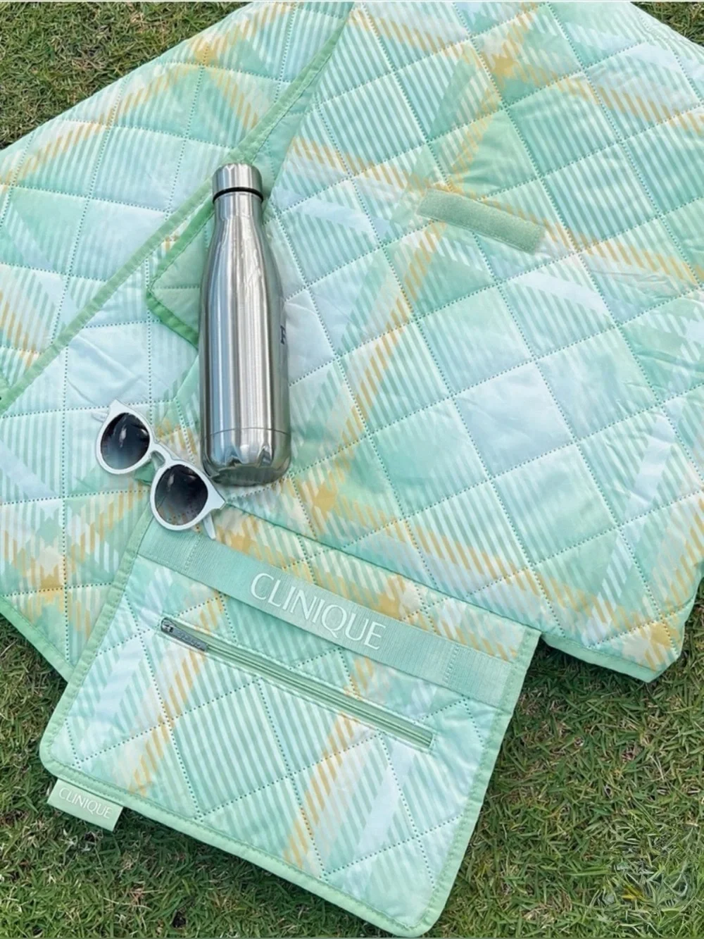 Clinique Picnic Blanket in Green and Yellow